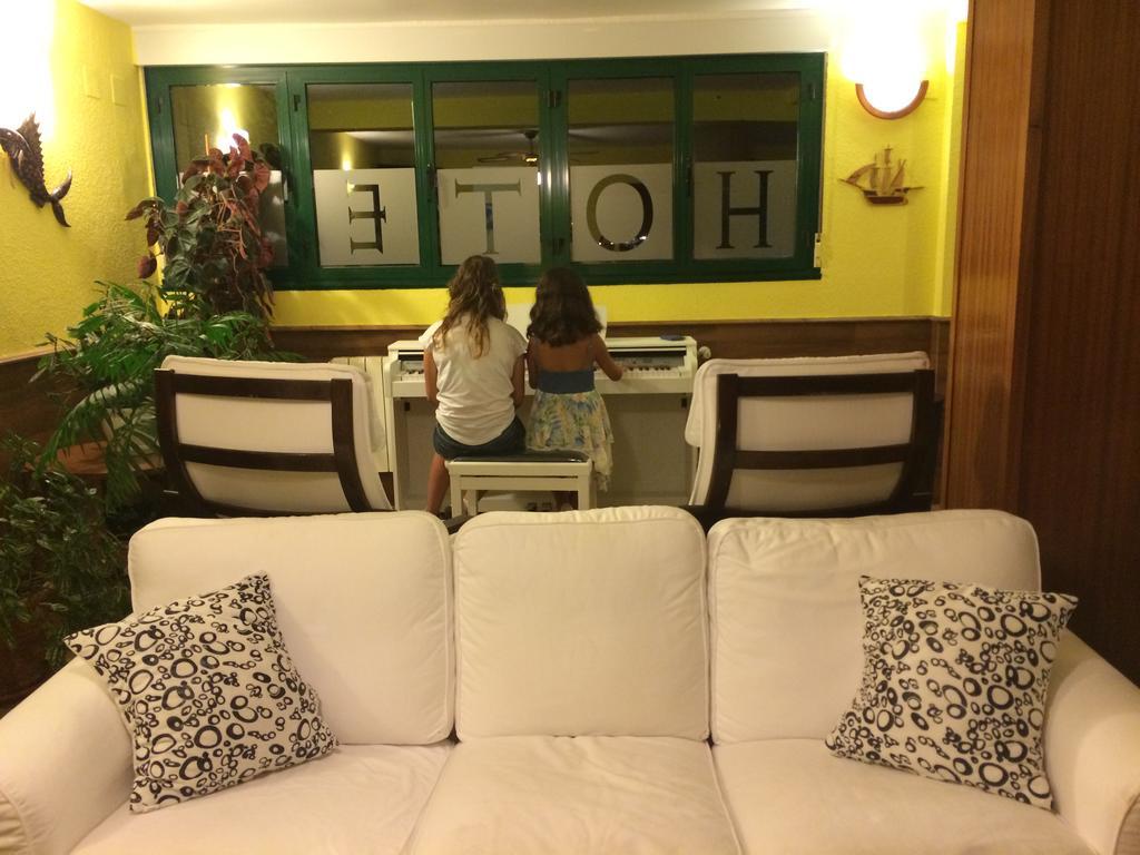 Hotel Brisamar Banugues ภายนอก รูปภาพ